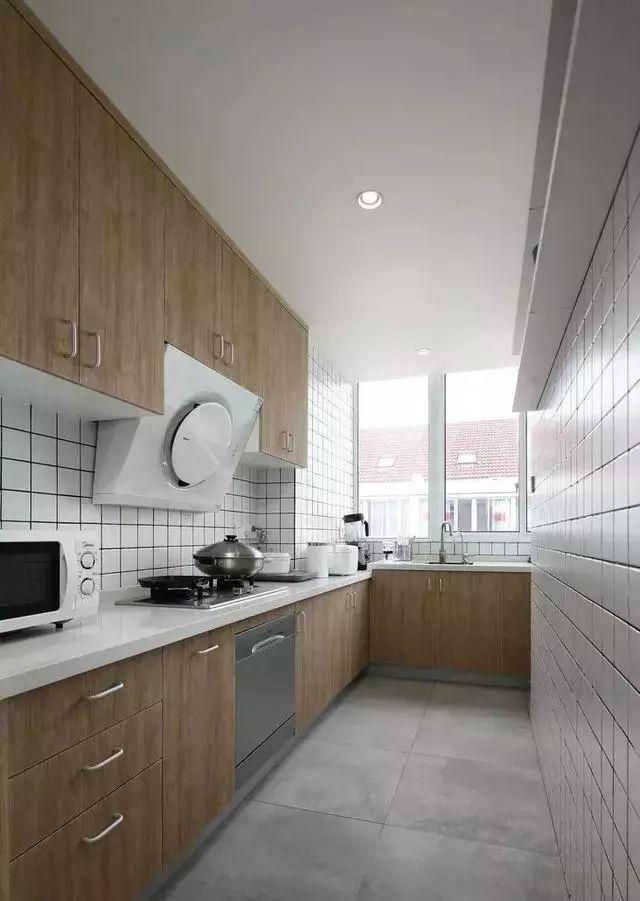 白色橱柜搭配创意瓷砖_厨房间橱柜图片2025_高颜值原木色橱柜