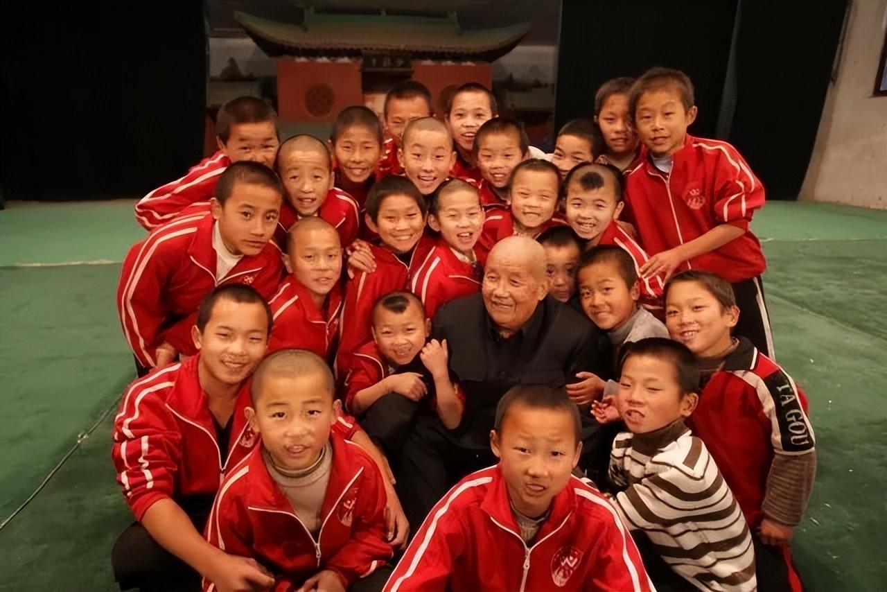 少林塔沟武术学校创始人刘宝山_少林寺塔沟武校学费_塔沟武校争议与成就