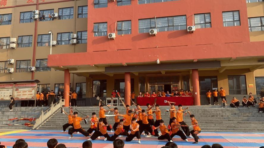 塔沟武校争议与成就_少林寺塔沟武校学费_少林塔沟武术学校创始人刘宝山