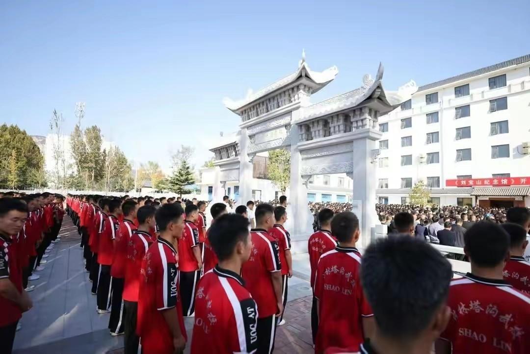 塔沟武校争议与成就_少林寺塔沟武校学费_少林塔沟武术学校创始人刘宝山