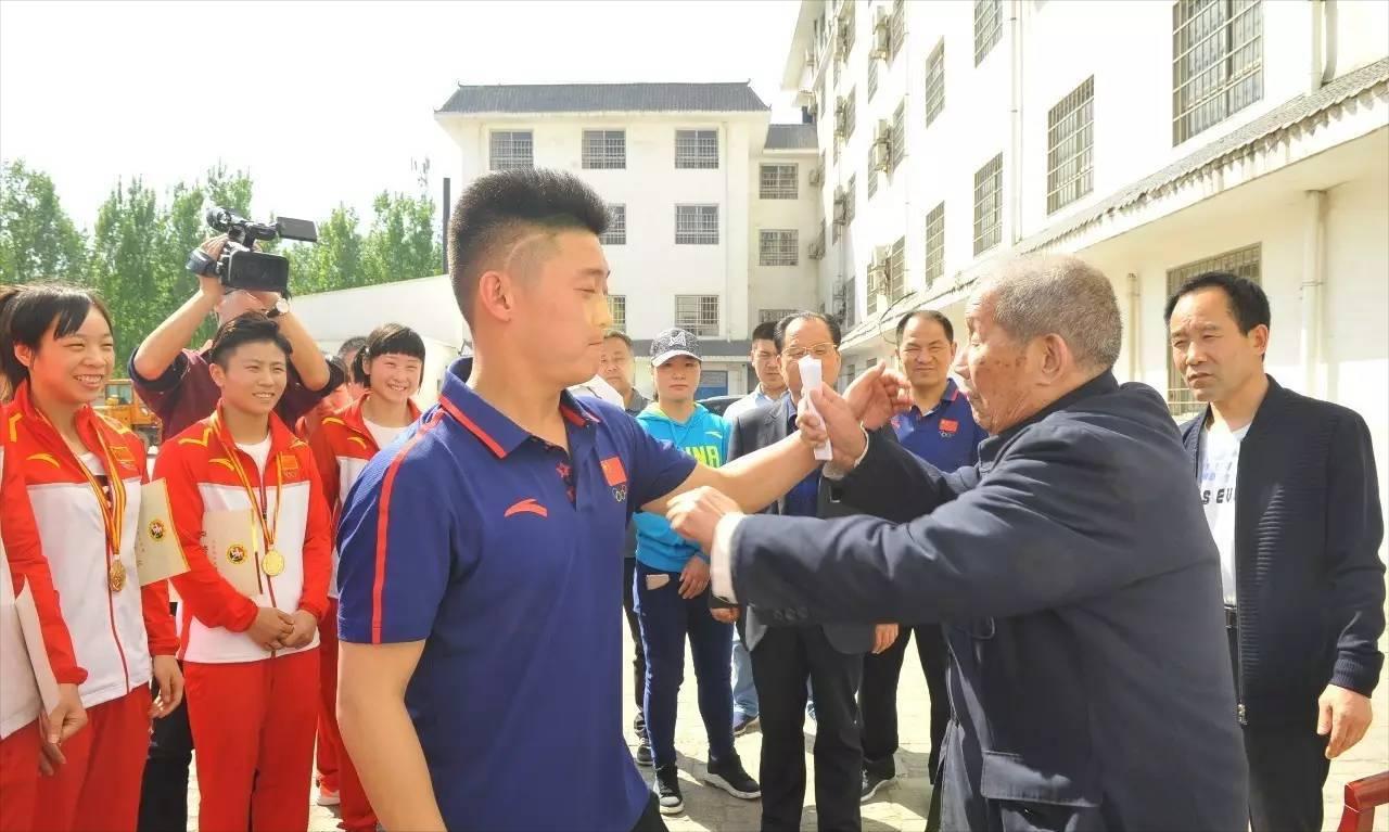 少林塔沟武术学校创始人刘宝山_塔沟武校争议与成就_少林寺塔沟武校学费