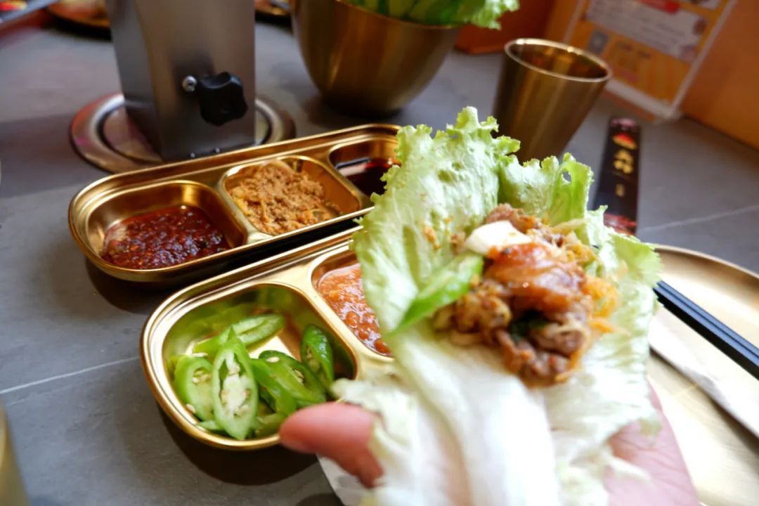 特色自助烤肉_十尚坊美食街_炙梓东北碳火烤肉