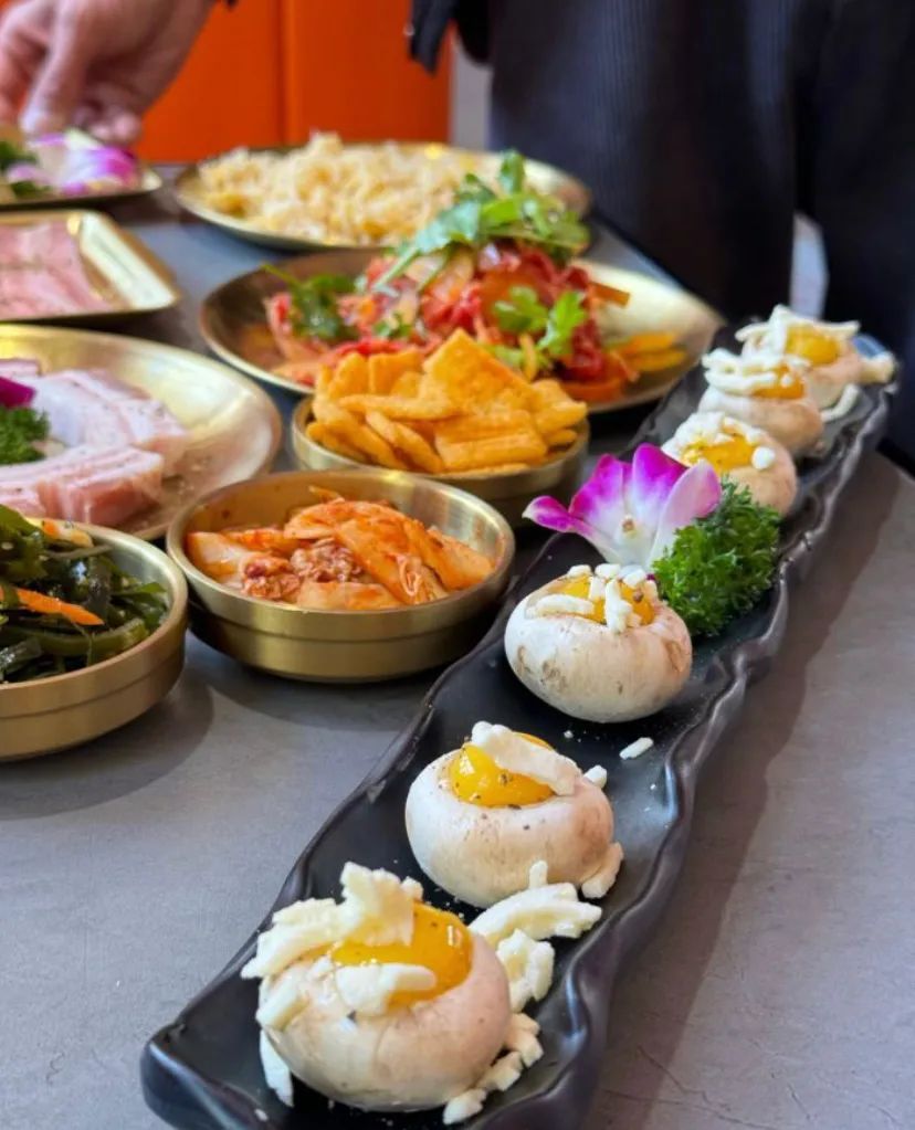 特色自助烤肉_炙梓东北碳火烤肉_十尚坊美食街