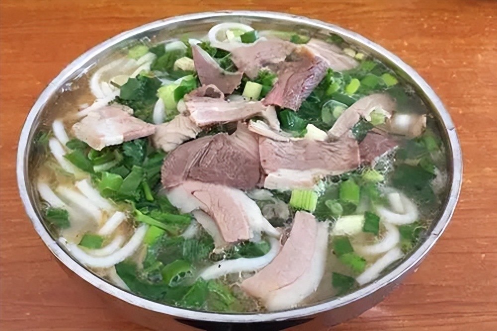 攀枝花机场路口美食_攀枝花美食攻略_羊肉米线制作方法