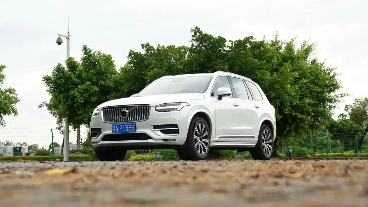 沃尔沃XC90 50万预算 天花板级别车型_沃尔沃XC90 2024款B6智雅豪华版 安全配置_沃尔沃xc90价钱
