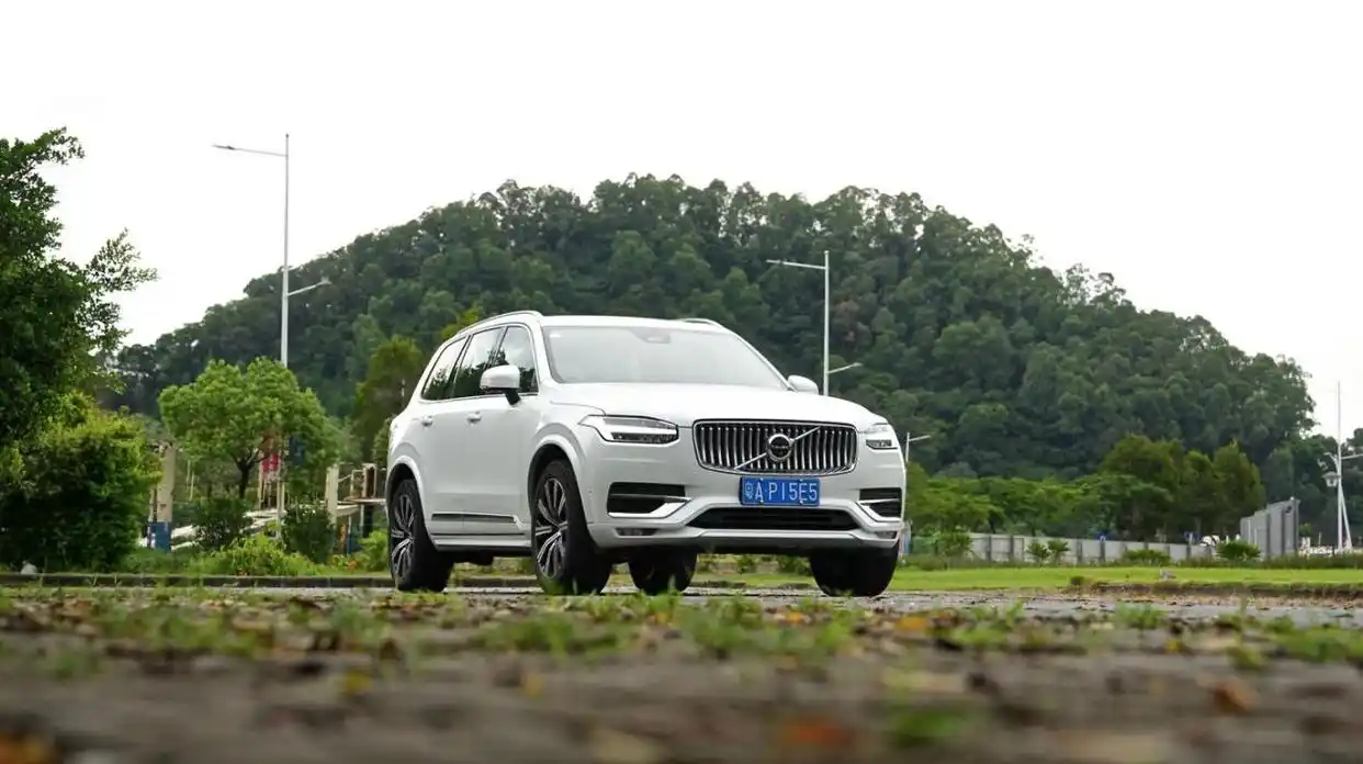 沃尔沃XC90 2024款B6智雅豪华版 安全配置_沃尔沃xc90价钱_沃尔沃XC90 50万预算 天花板级别车型