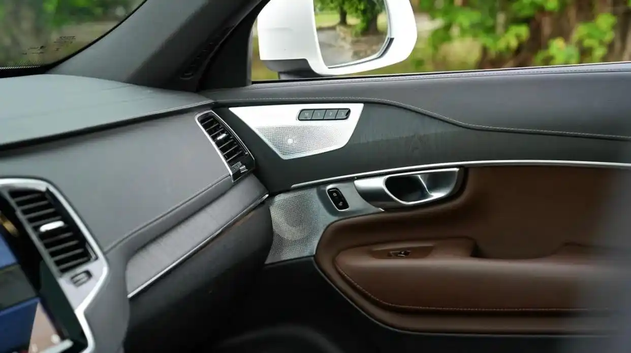 沃尔沃XC90 50万预算 天花板级别车型_沃尔沃XC90 2024款B6智雅豪华版 安全配置_沃尔沃xc90价钱