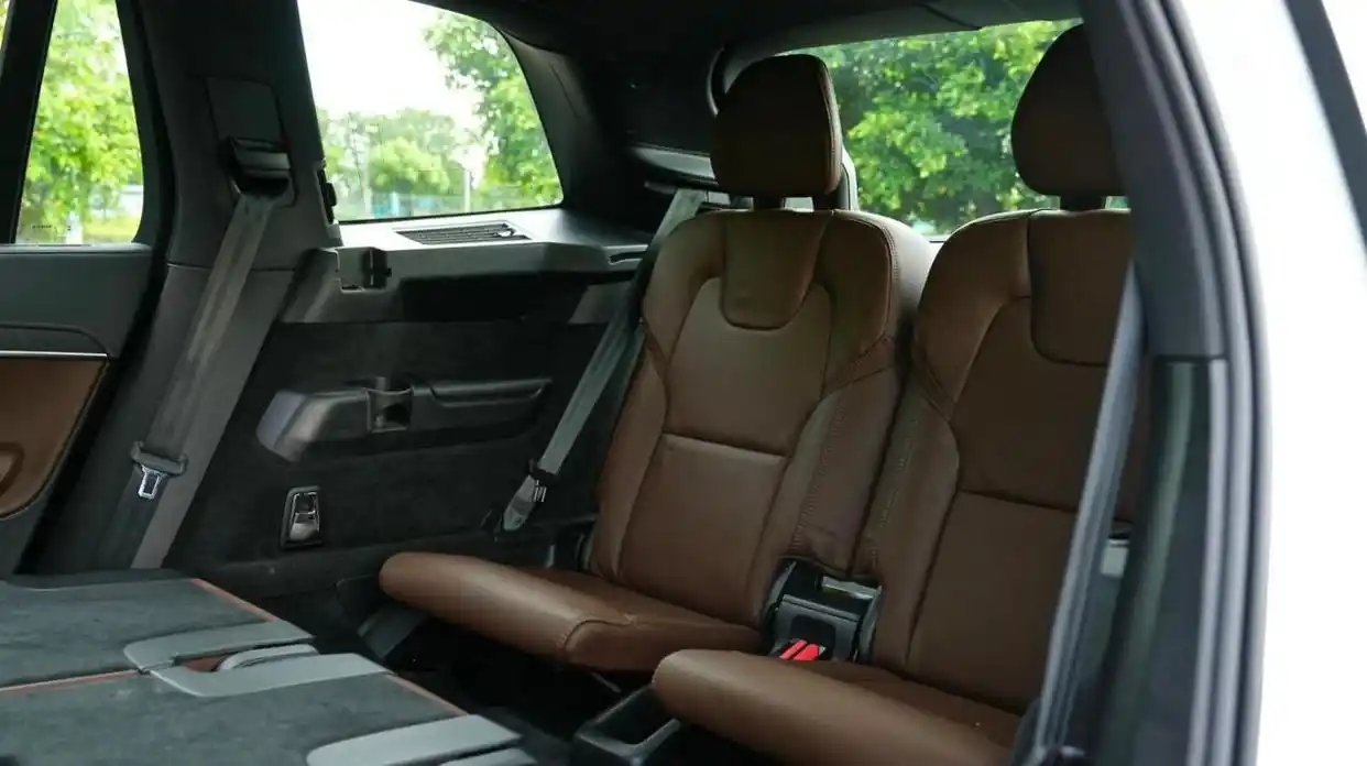 沃尔沃xc90价钱_沃尔沃XC90 50万预算 天花板级别车型_沃尔沃XC90 2024款B6智雅豪华版 安全配置