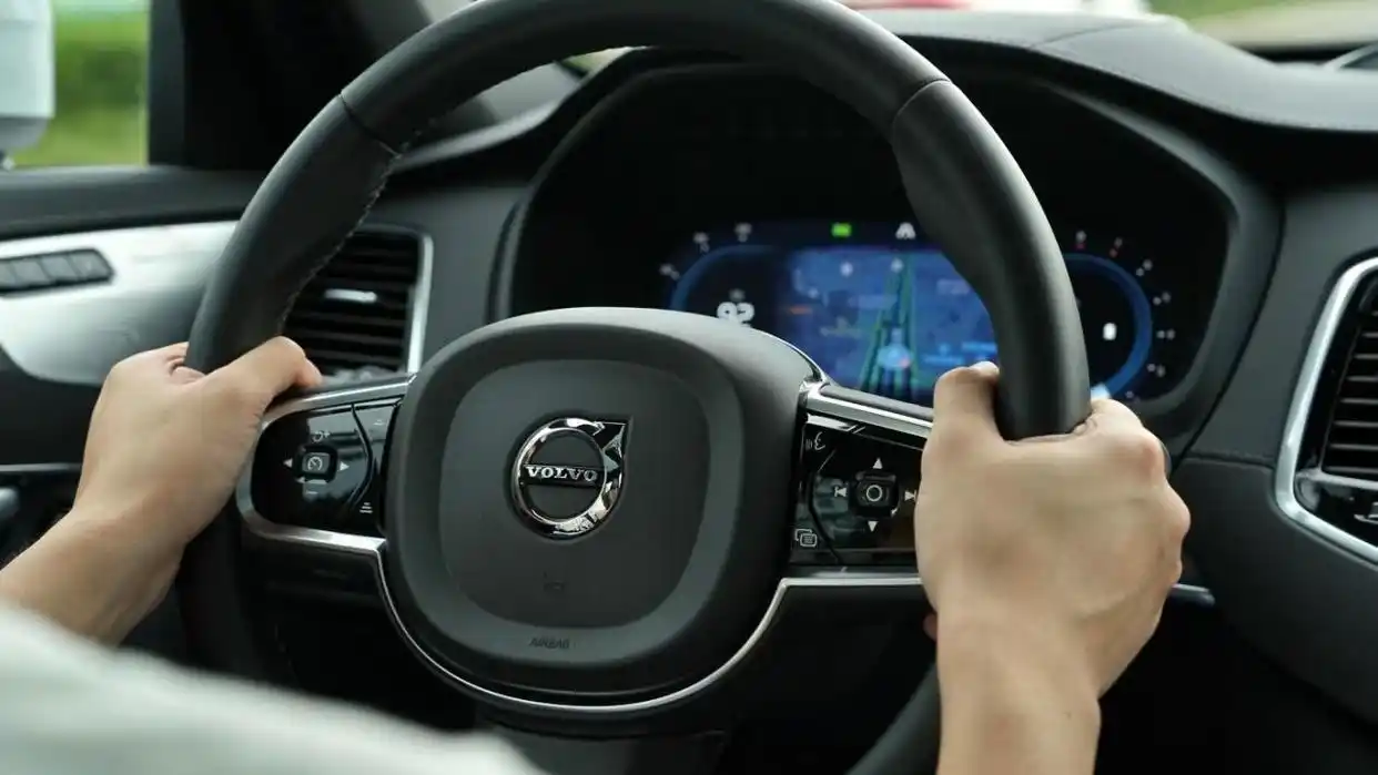 沃尔沃XC90 50万预算 天花板级别车型_沃尔沃XC90 2024款B6智雅豪华版 安全配置_沃尔沃xc90价钱