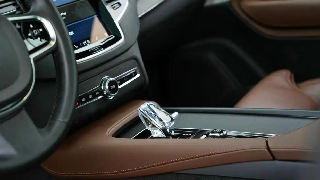 沃尔沃xc90价钱_沃尔沃XC90 50万预算 天花板级别车型_沃尔沃XC90 2024款B6智雅豪华版 安全配置