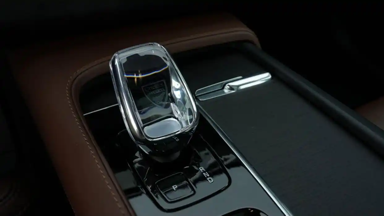 沃尔沃xc90价钱_沃尔沃XC90 50万预算 天花板级别车型_沃尔沃XC90 2024款B6智雅豪华版 安全配置