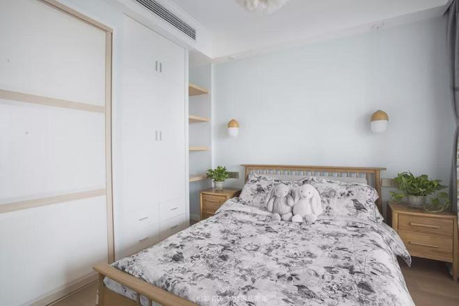 卧室白色衣柜设计_卧室整墙衣柜布局_卧室柜子装修