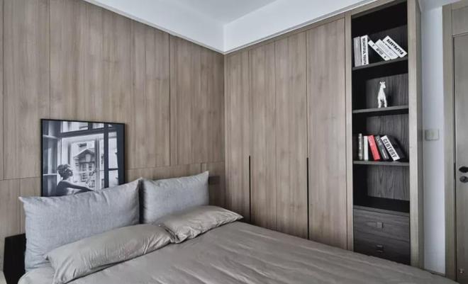 卧室白色衣柜设计_卧室柜子装修_卧室整墙衣柜布局