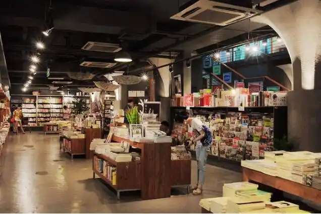 开书店的利润_免费看书怎么盈利_书店不卖书赚钱模式