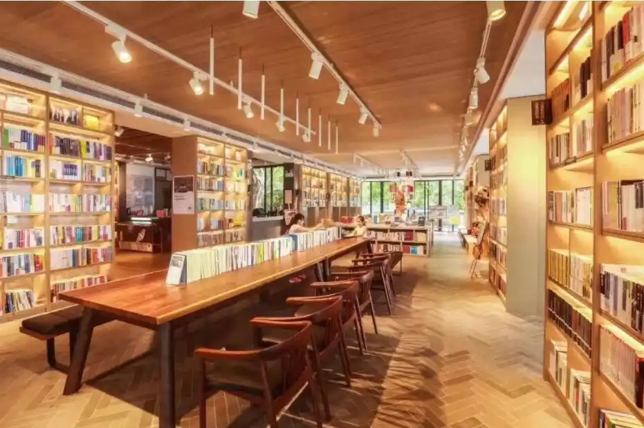 免费看书怎么盈利_开书店的利润_书店不卖书赚钱模式