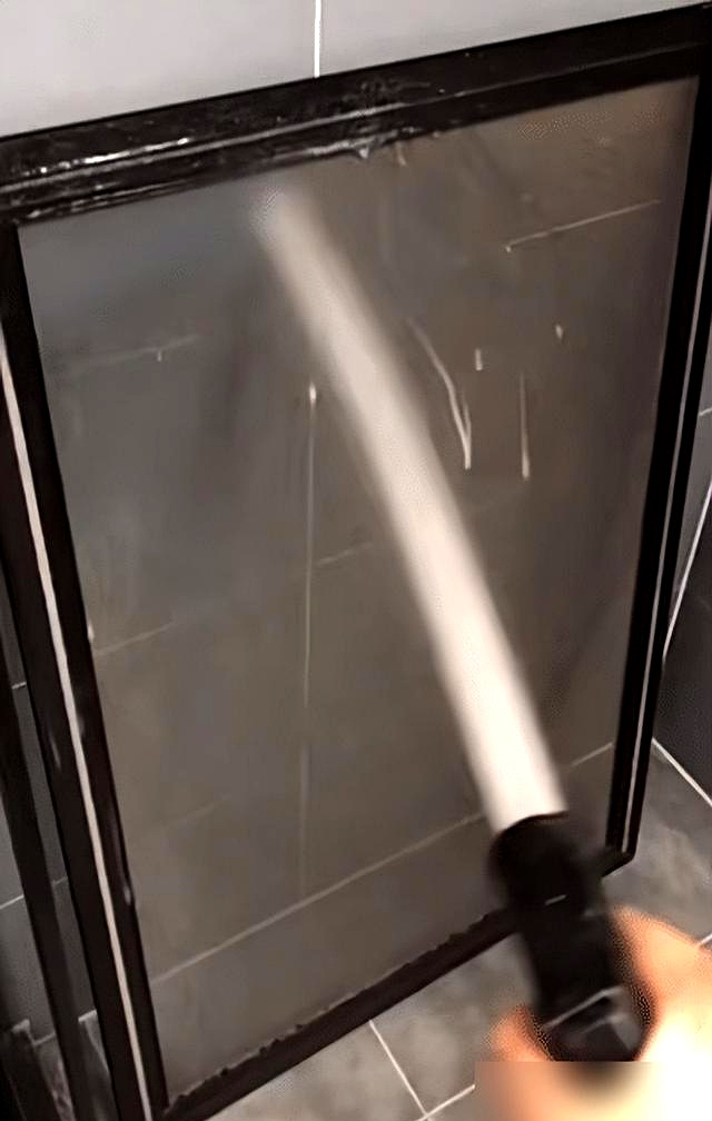 下沉式淋浴区_装修浴室效果图_壁挂马桶