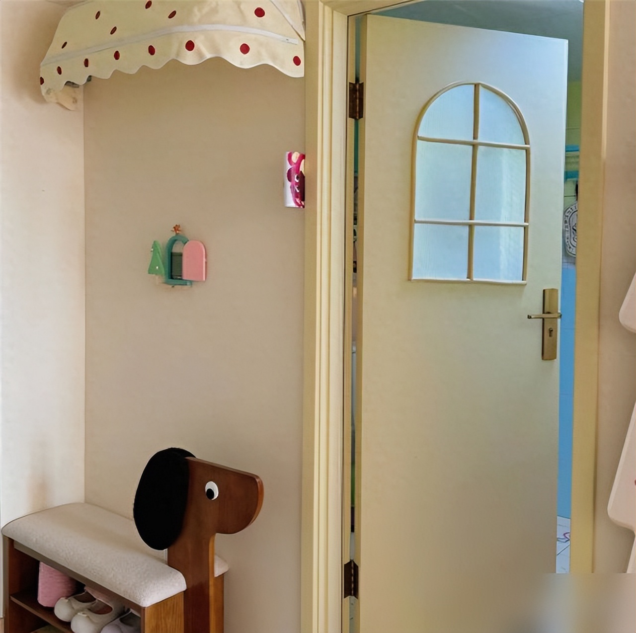 小卫生间设计灵感_门框氛围灯设计_装修浴室效果图