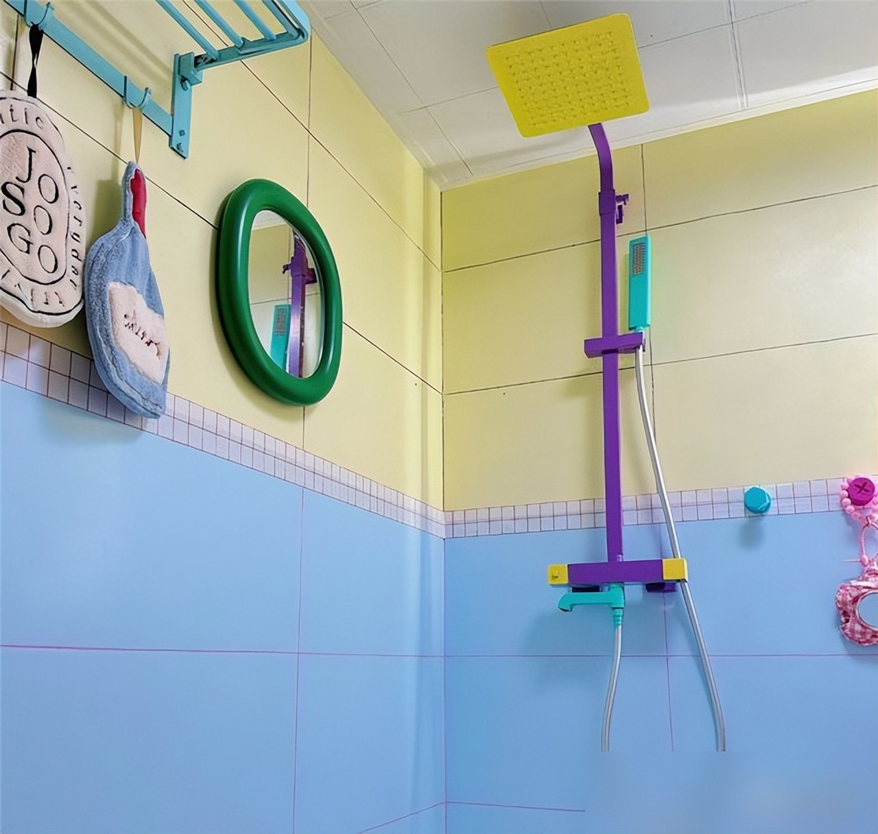 装修浴室效果图_小卫生间设计灵感_门框氛围灯设计