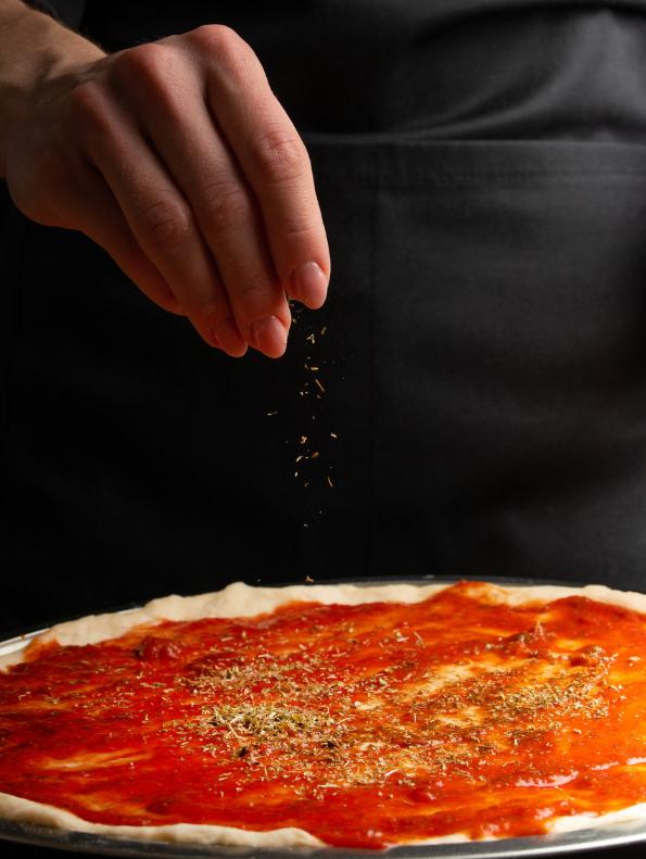 披萨草是什么东西_莳萝草披萨草迷迭香百里香用法区别