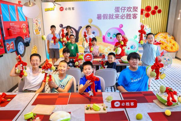 必胜客蛋仔派对联动周边_必胜客爆浆榴莲披萨_必胜客四合一披萨薄脆