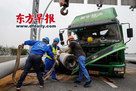 沪嘉高速大修_上海中环高架撞坏事故_中环线交通拥堵修复情况