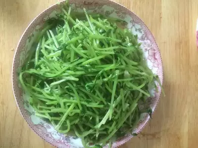 减肥素菜做法_上班族快手菜做法_蒜蓉炒豆苗简单菜谱