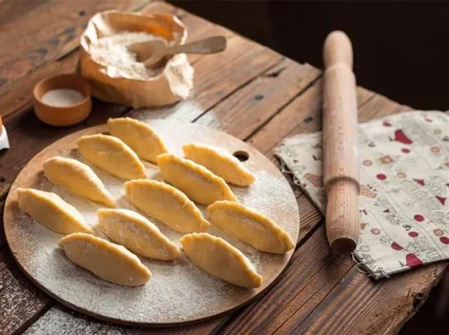 春节吃饺子习俗_金元宝蒸饺_妈妈亲手包的饺子味道