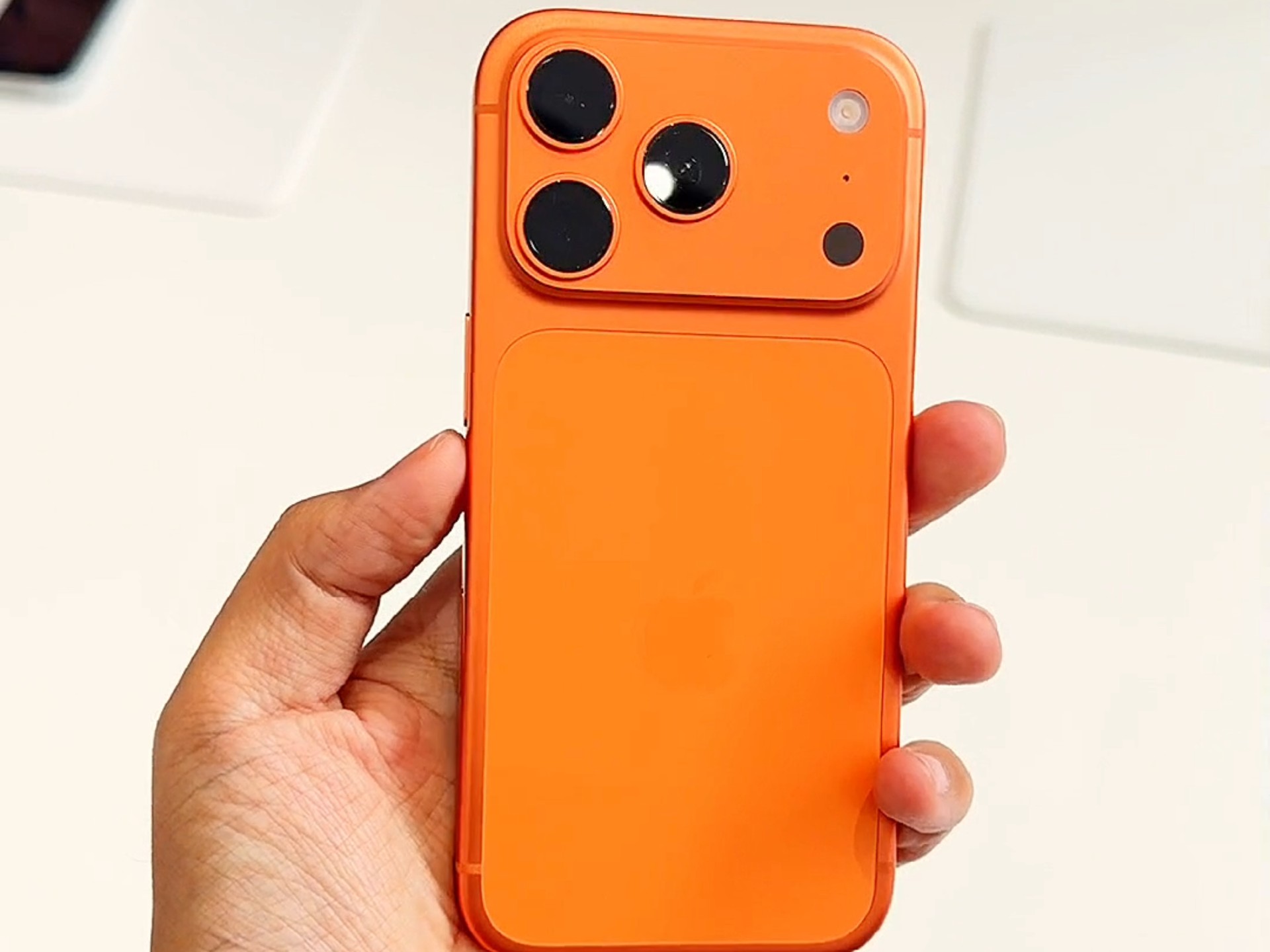 iPhone 17 Pro屏幕泛绿泛紫问题_苹果售后支持寄修吗_苹果官方回应屏幕异常