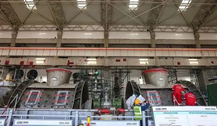 甘肃电投常乐电厂2×1000MW扩建工程5号机组汽轮机扣盖圆满完成(图5) 汽轮机发电机组安装_常乐电厂2×1000MW燃煤机组扩建工程进展_甘肃电投常乐电厂5号机组汽轮机扣盖