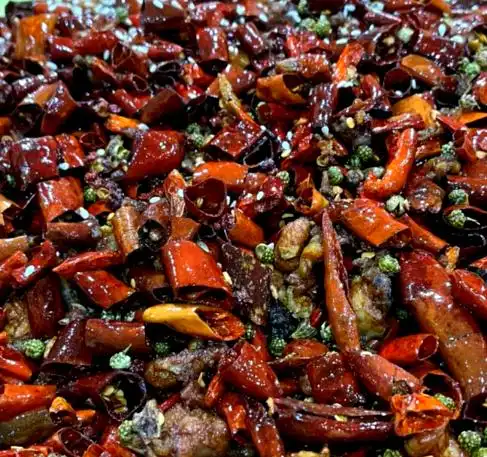 歌乐山辣子鸡特色介绍_重庆磁器口美食照片_沙坪坝美食攻略