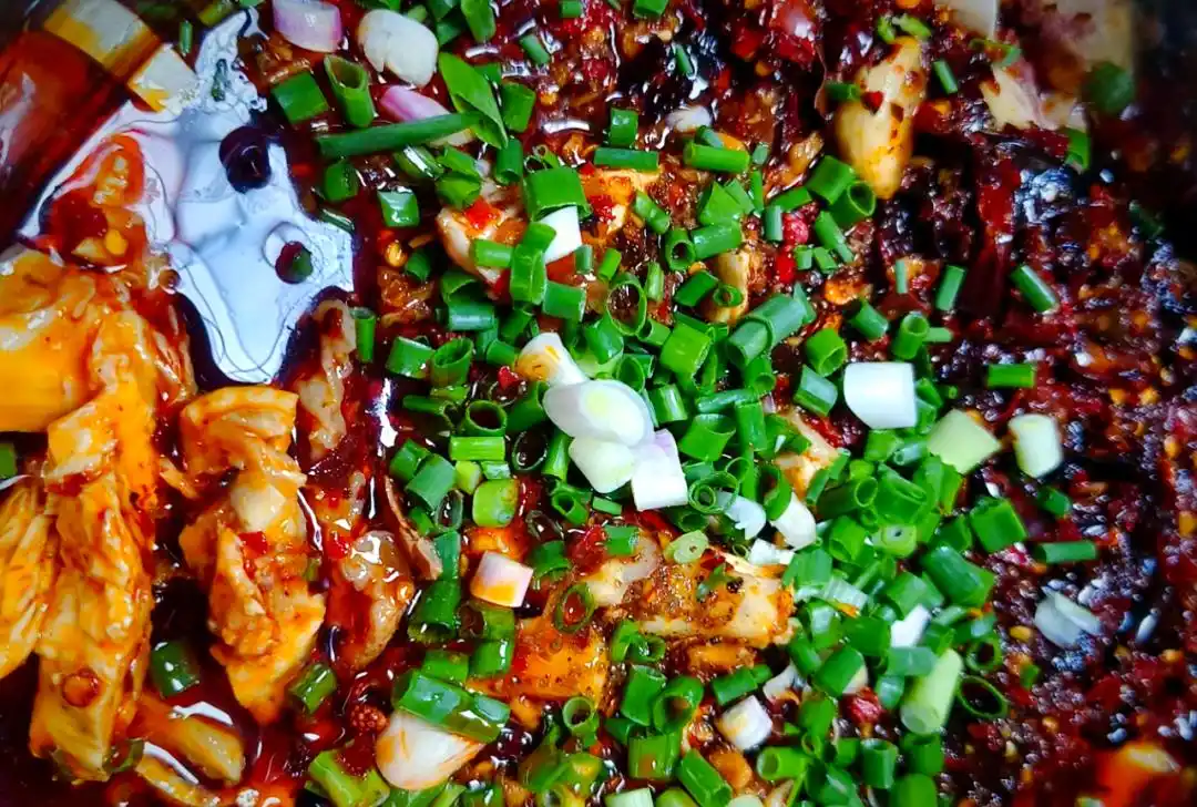 沙坪坝美食攻略_歌乐山辣子鸡特色介绍_重庆磁器口美食照片