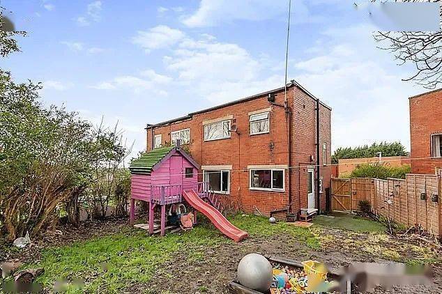 英郡雷丁真实价格暴跌_英国最大降价幅度房产_英国乡村房产降价分析