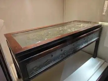 中国传统家具工艺_紫檀木花梨木酸枝木楠木鸡翅木瘿木铁梨木材质特点_中国古典家具木料色泽刀工漆艺装饰纹样