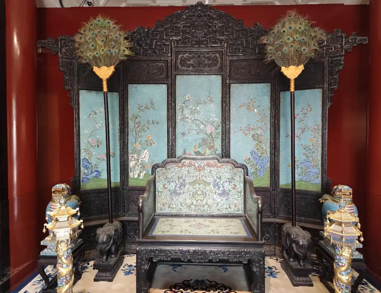 紫檀木花梨木酸枝木楠木鸡翅木瘿木铁梨木材质特点_中国古典家具木料色泽刀工漆艺装饰纹样_中国传统家具工艺