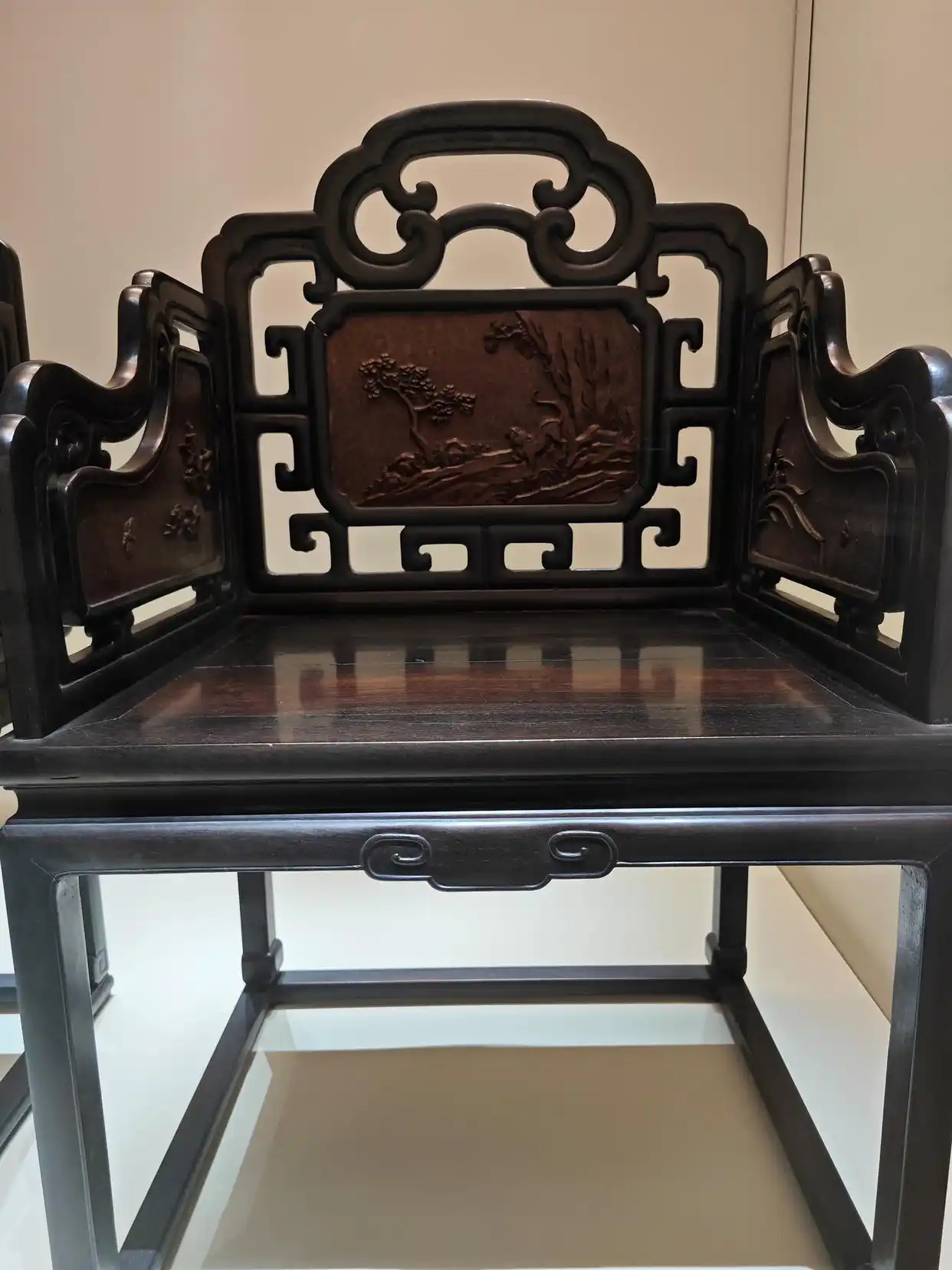 中国传统家具工艺_紫檀木花梨木酸枝木楠木鸡翅木瘿木铁梨木材质特点_中国古典家具木料色泽刀工漆艺装饰纹样