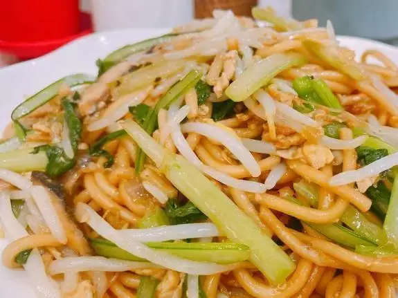 炒面做法_路边摊豆芽炒面做法_干爽不硬豆芽炒面技巧