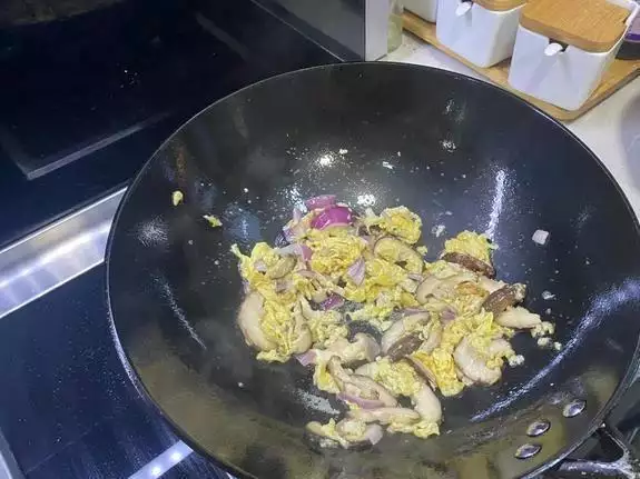 炒面做法_干爽不硬豆芽炒面技巧_路边摊豆芽炒面做法