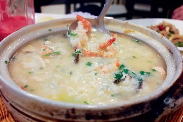 潮汕砂锅粥做法_砂锅粥与生滚粥的区别_海鲜砂锅粥图片