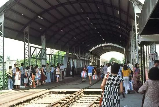 砂锅粥与生滚粥的区别_潮汕砂锅粥做法_海鲜砂锅粥图片