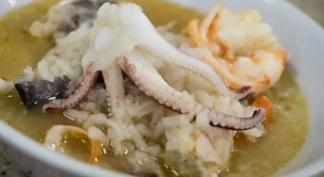 海鲜砂锅粥图片_砂锅粥与生滚粥的区别_潮汕砂锅粥做法