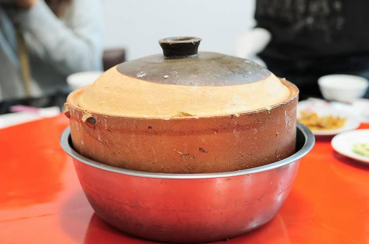 潮汕砂锅粥做法_海鲜砂锅粥图片_砂锅粥与生滚粥的区别