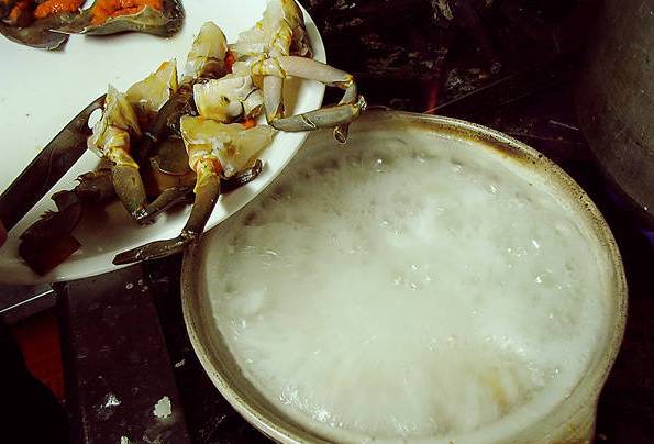砂锅粥与生滚粥的区别_潮汕砂锅粥做法_海鲜砂锅粥图片
