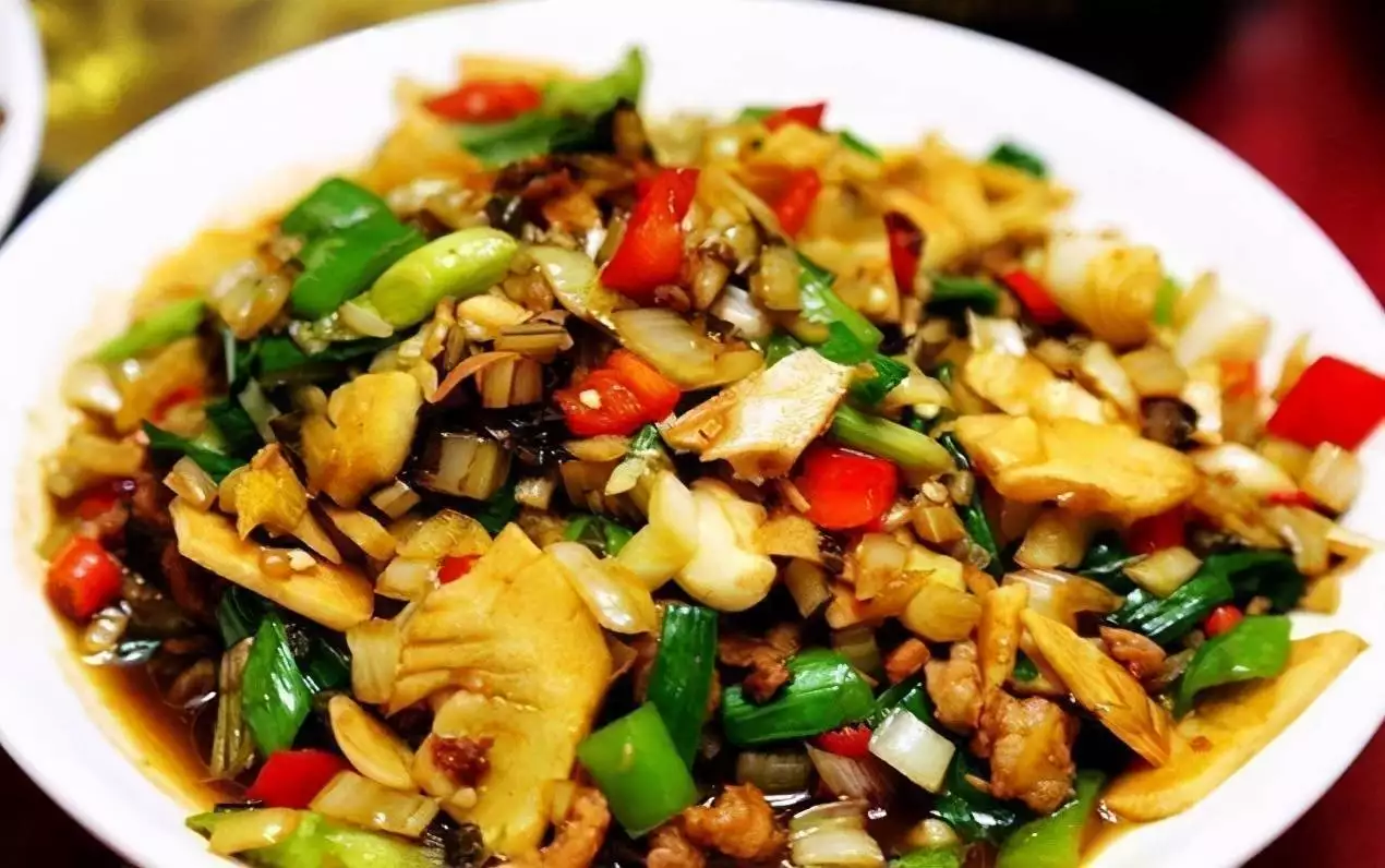 白萝卜咖喱汤做法_红萝卜小番茄炖汤食谱_平菇炒肉食材