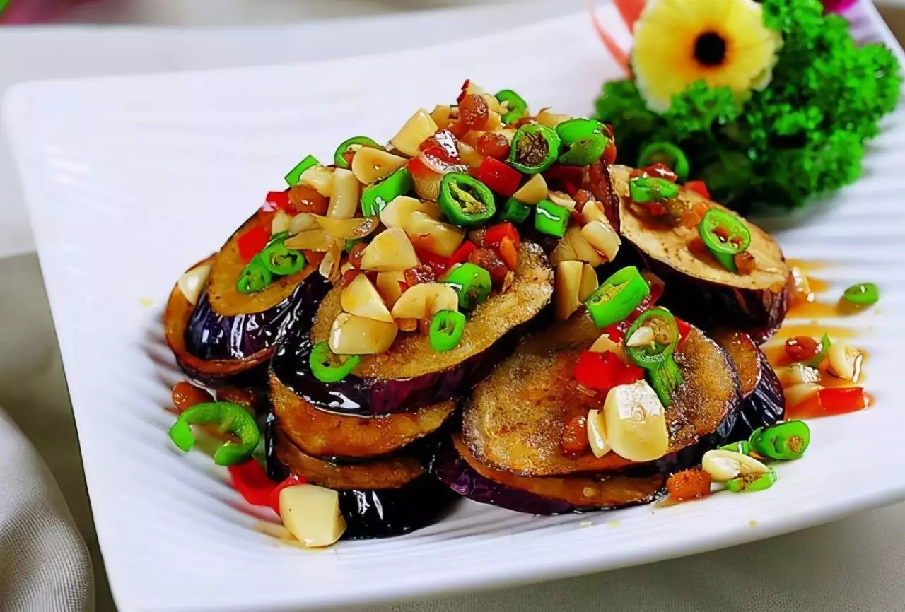 红萝卜小番茄炖汤食谱_平菇炒肉食材_白萝卜咖喱汤做法