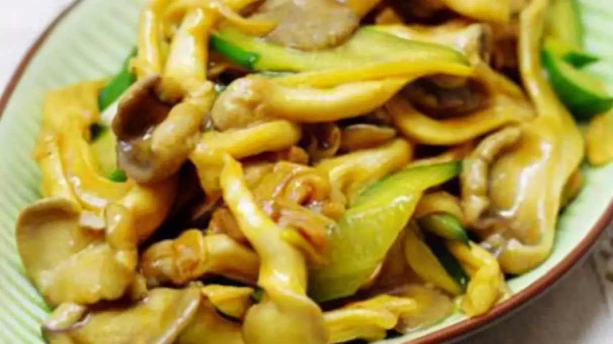 红萝卜小番茄炖汤食谱_白萝卜咖喱汤做法_平菇炒肉食材