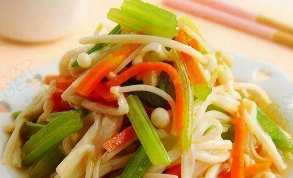 红萝卜小番茄炖汤食谱_平菇炒肉食材_白萝卜咖喱汤做法