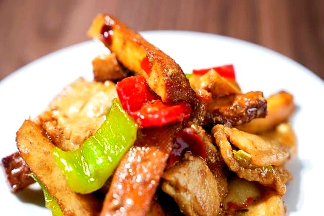 吃货大食堂配方_学生参与菜品研发_高校食堂创新