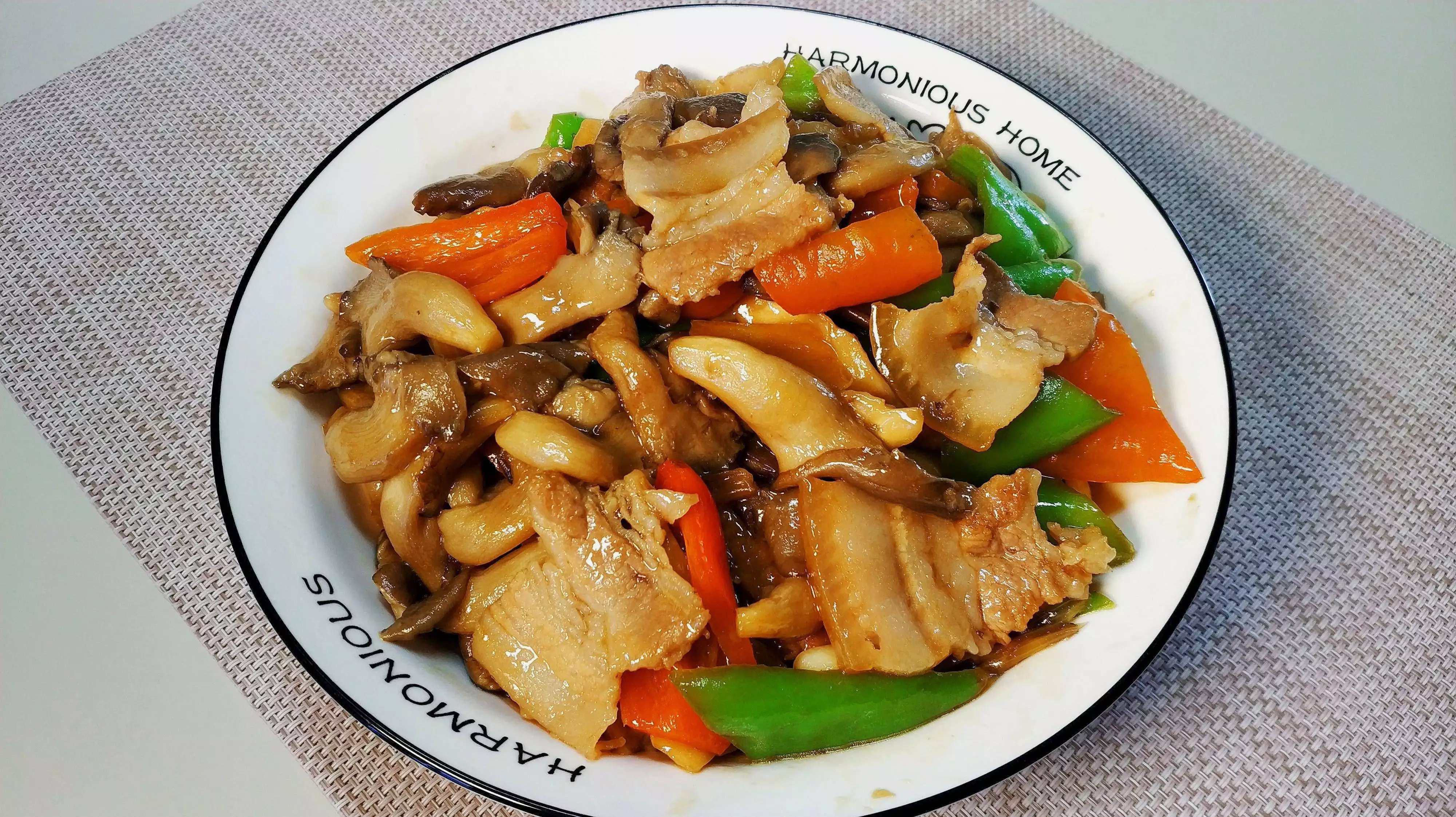 食材搭配创新方法_平菇炒肉食材_丰富餐桌美食秘籍