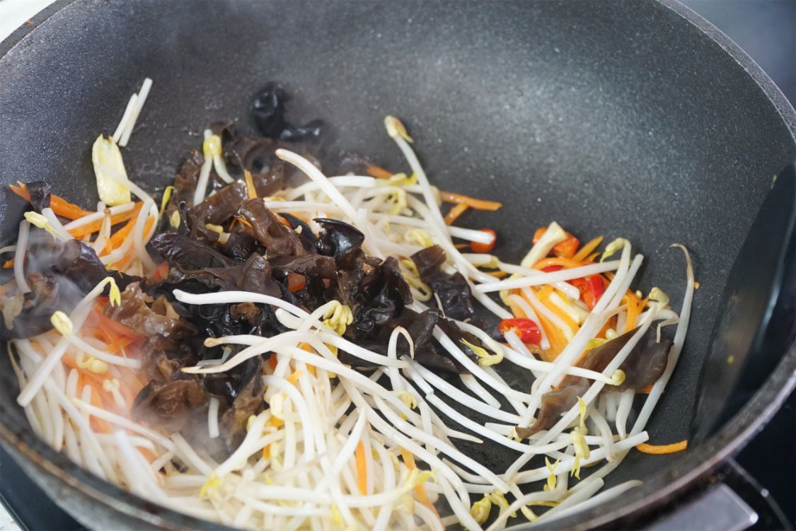 春饼 菜_立春传统食物合菜制作方法_立春咬春炒合菜做法