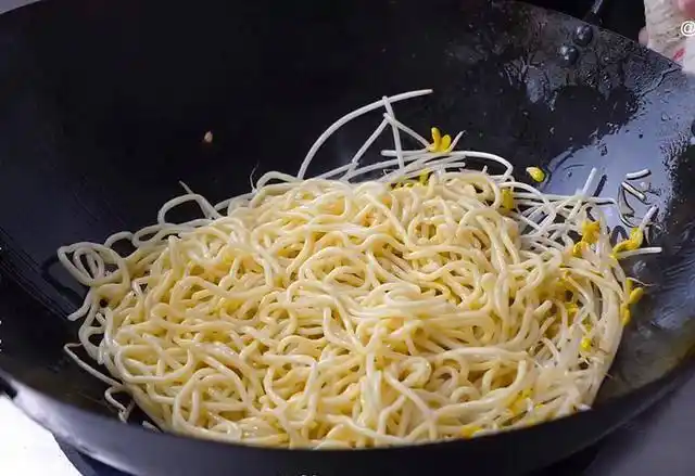 家常炒面做法_炒面食材搭配_用面条做炒面